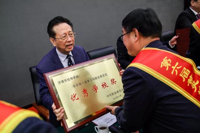 黃炎培職業(yè)教育獎揭曉，向獲獎?wù)咦ＹR！