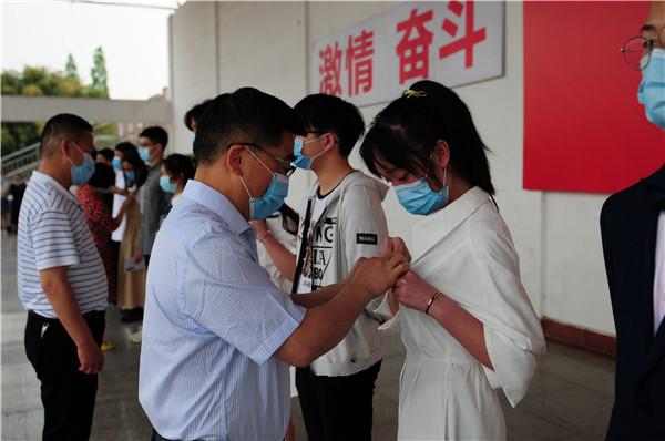 德外學(xué)子成人禮：今天起，我把責(zé)任扛在肩上