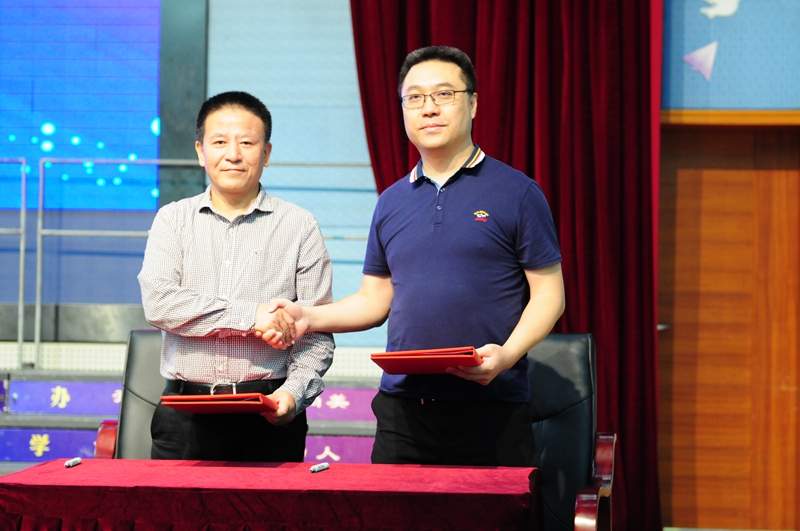 1600763968116564.jpg “四川省信息學素養(yǎng)教育戰(zhàn)略培養(yǎng)基地”落戶德外2.JPG