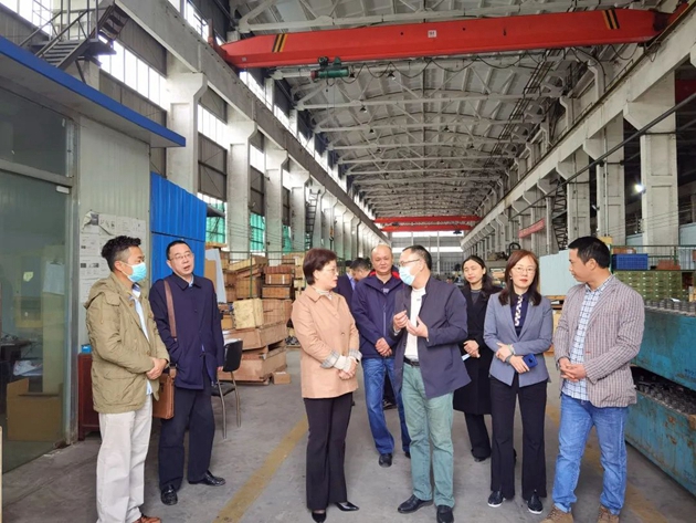 1650507016723053.jpg 朱莉詳細詢問德陽東方卓越電工設備公司生產(chǎn)經(jīng)營情況.jpg