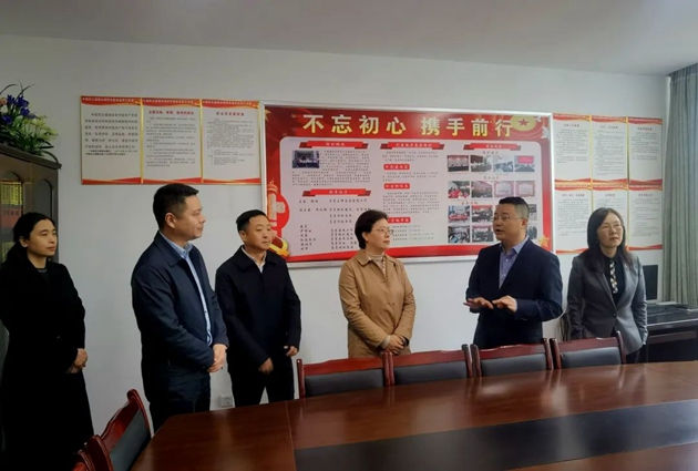 1650507194600348.jpg 朱莉一行調(diào)研民建羅江支部“會員之家”建設.jpg