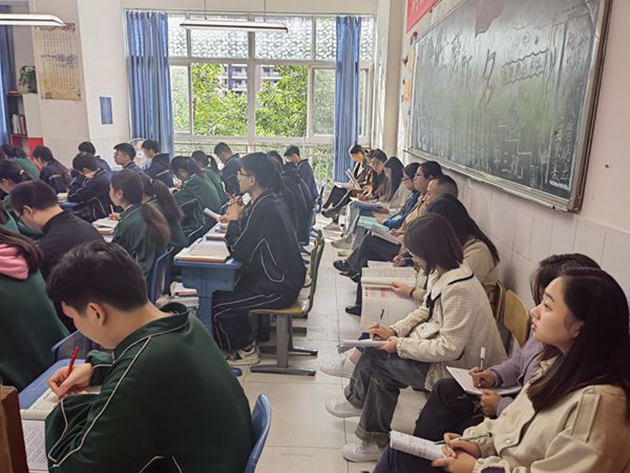 1698201601832903.jpg 教學(xué)視導(dǎo)促提升 高效備考穩(wěn)前行2.jpg