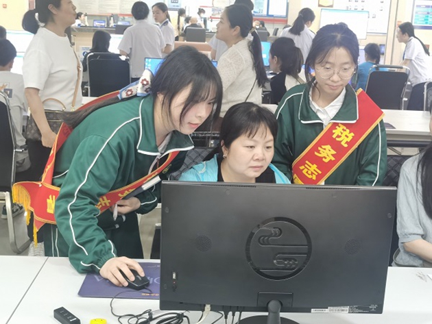 中江職中財經(jīng)商貿(mào)系學(xué)生參與稅務(wù)局稅收科普活動，助力稅法知識普及1.jpg