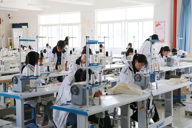 1716542346183029.jpg 會(huì)理現(xiàn)代職校舉辦第十三屆學(xué)生職業(yè)技能大賽2.JPG