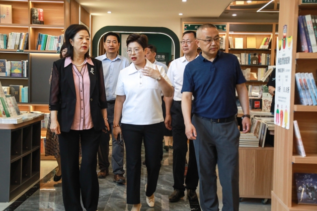 1718762643910558.jpg 調(diào)研民建會(huì)員企業(yè)廣元市亦道書(shū)城.jpg